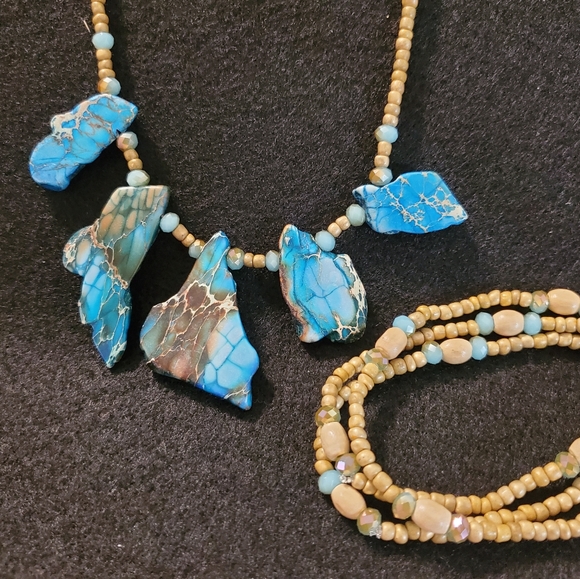 JUST BEAUTIFUL THIS BEADED NECKLACE SET - Picture 3 of 9